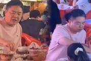 刘强东现身街头吃路边摊，太有生活了