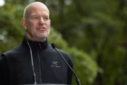 Lululemon创始人质疑新任首席执行官人选 代理权之争持续升级