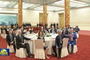 欢迎宴会企业家座位曝光：马斯克、黄仁勋与海信集团贾少谦、福耀玻璃曹晖等同桌吃饭