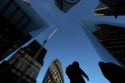 英镑GBPUSD陷入全面危机：英国消费者信心崩塌+通胀失控+战争冲击！