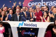 AI芯片制造商Cerebras上市首日飙升75% 此前完成年内最大IPO