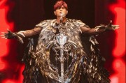 3小时只唱90分钟？周杰伦演唱会被指“严重划水”，老粉直呼避雷，巨星传奇利润暴跌202%