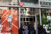 Lululemon创始人在CEO招聘期间升级对董事会的批评