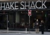 汉堡连锁Shake Shack爆出经营亏损，股价暴跌30%