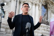 英国下一任准首相在国债遭抛售后试图维稳情绪，英国国债行情趋于平稳