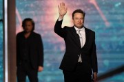 马斯克来华后：SpaceX 发布 IPO说明书，FSD 自动驾驶入华倒计时，监督版FSD可以在中国使用！