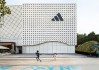 阿迪达斯重申全年业绩目标 警示市场环境波动加剧