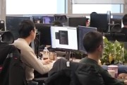 35岁主管被“下岗”，AI替代不是违法裁员挡箭牌|新京报快评