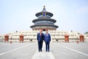 习近平同美国总统特朗普参观天坛