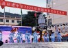 中学生演出服遭集体退货，家长称活动取消，店家曝现场视频，校方回应：属于家长自发行为