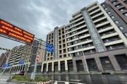客户排队等讲解、组团看样板间，雄安新区楼市“五一”假期也热闹，依旧严格限购、现房销售