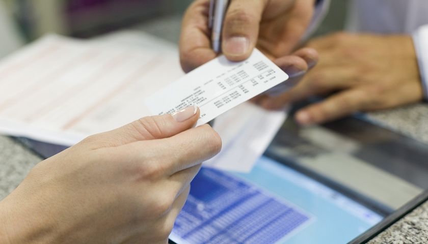 财说｜出手购买“负资产” ，明德生物潜藏问题不容忽视