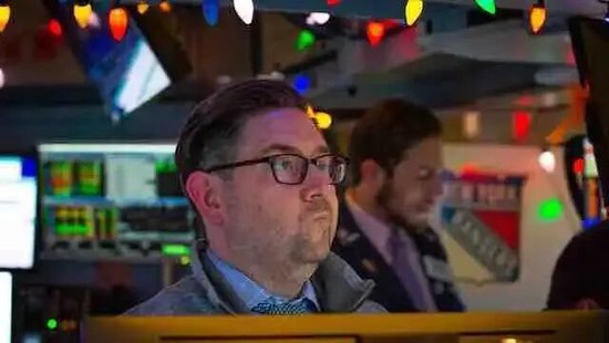 美联储主席提名引巨震！标普三连阴，金银创46年最大跌幅