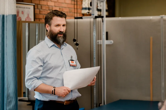 众多海地裔民众或很快失去美国工作权,美国养老照护行业雪上加霜