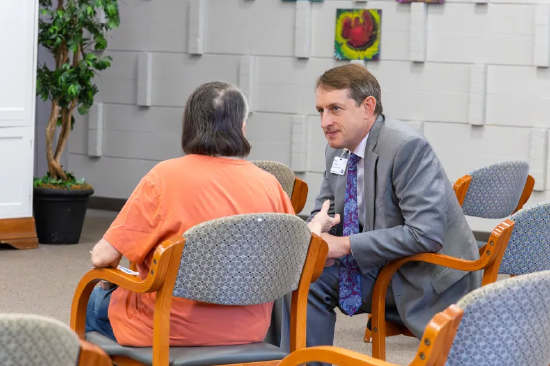 众多海地裔民众或很快失去美国工作权,美国养老照护行业雪上加霜