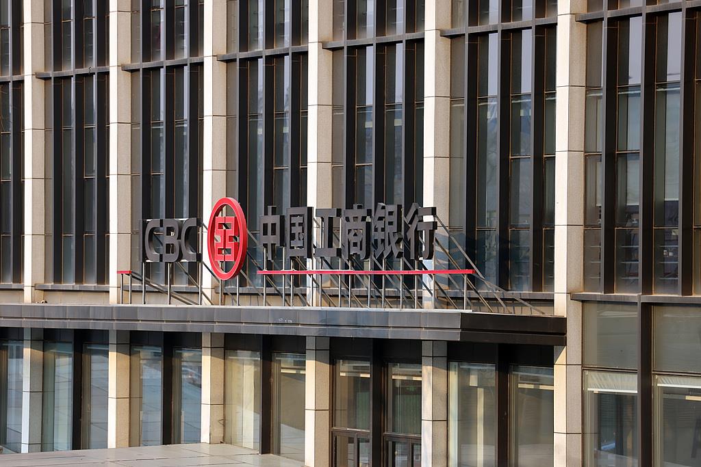 金价大幅回落 刚买的金饰能退吗？法律人士解读