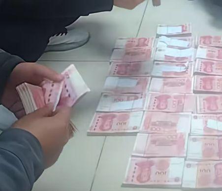 女子家中黄金手镯和数十万元现金被偷，发微信求闺蜜安慰，警方：就是闺蜜干的