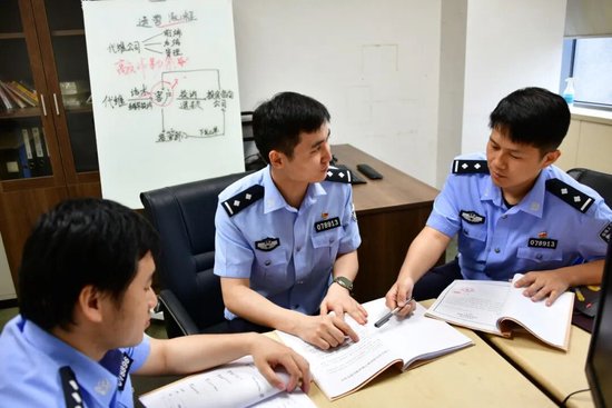 上海警方侦破一起敲诈勒索案