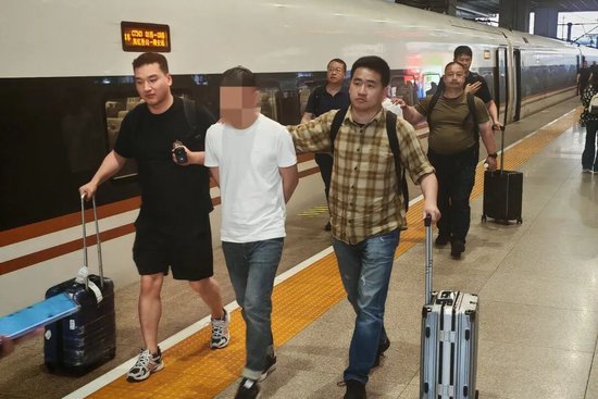 上海警方侦破一起敲诈勒索案