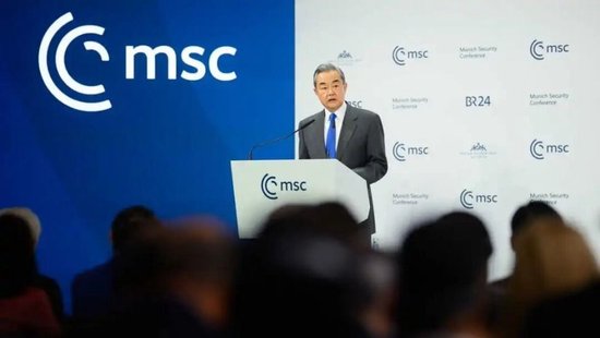 王毅:特朗普非常尊重中方,但还有人想打压中国