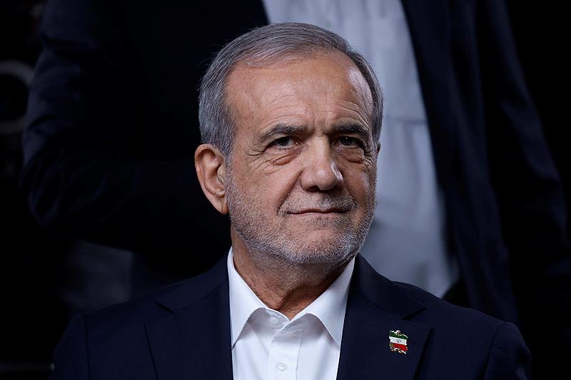 伊朗总统:伊朗人民绝不会向霸凌屈服