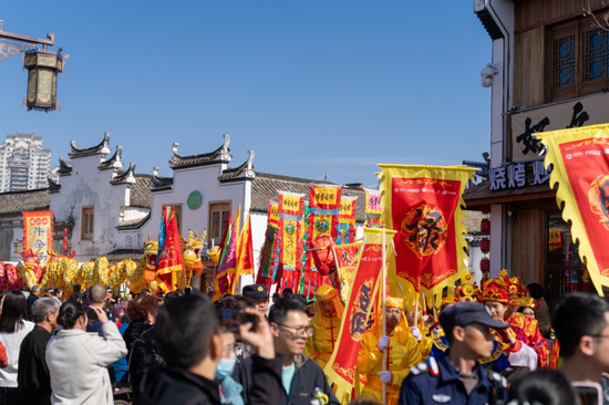 带动旅游收入超24亿元,“世界超市”赢麻了!春晚分会场成火爆打卡点!