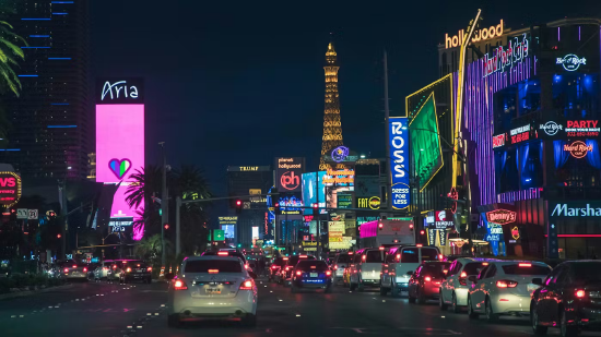 银行家探索数据中心融资新路径，风险隐忧难挡热潮