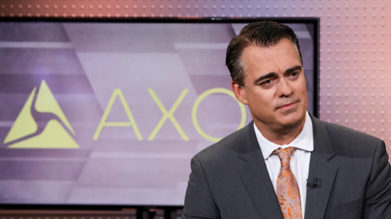 电击枪制造商Axon因AI提振软件工具需求，股价大涨18%