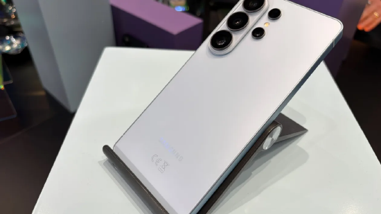 三星Galaxy S26系列发布:AI三引擎融合+隐私屏首发,两款机型涨价100美元