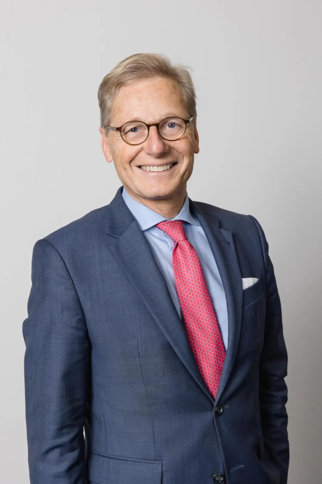 赫伯罗特宣布新任董事长,高层同步换血