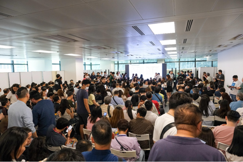 新世界发展半年销售138亿、减债17亿,黄少媚称公司业务向好,保持稳中求进