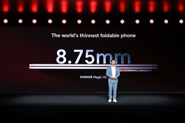 荣耀MWC火力全开：机器人手机颠覆形态，联手阿莱ARRI重写移动影像规则