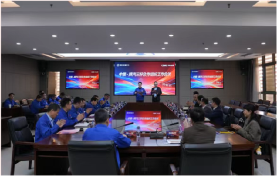 中集车辆董事长兼CEO李贵平一行到访陕汽共商合作发展新策，一体化全球第40000列交车