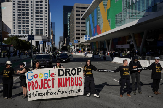 谄媚、献金、说谎？中东战争，美国这对AI宿敌彻底撕破了脸？｜硅谷观察