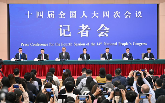 信息量巨大！五位“掌门人”重磅发声，事关降准降息、提振消费、人工智能、稳定市场等→