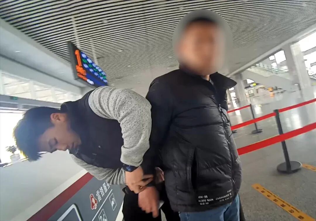 玩偶里竟藏45克黄金？00后新警4小时破案！