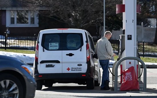 导弹砸向中东，“账单”寄给世界！