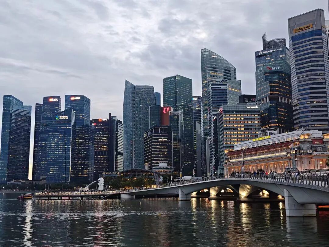 大批富豪撤离！迪拜楼市崩盘，香港意外回春