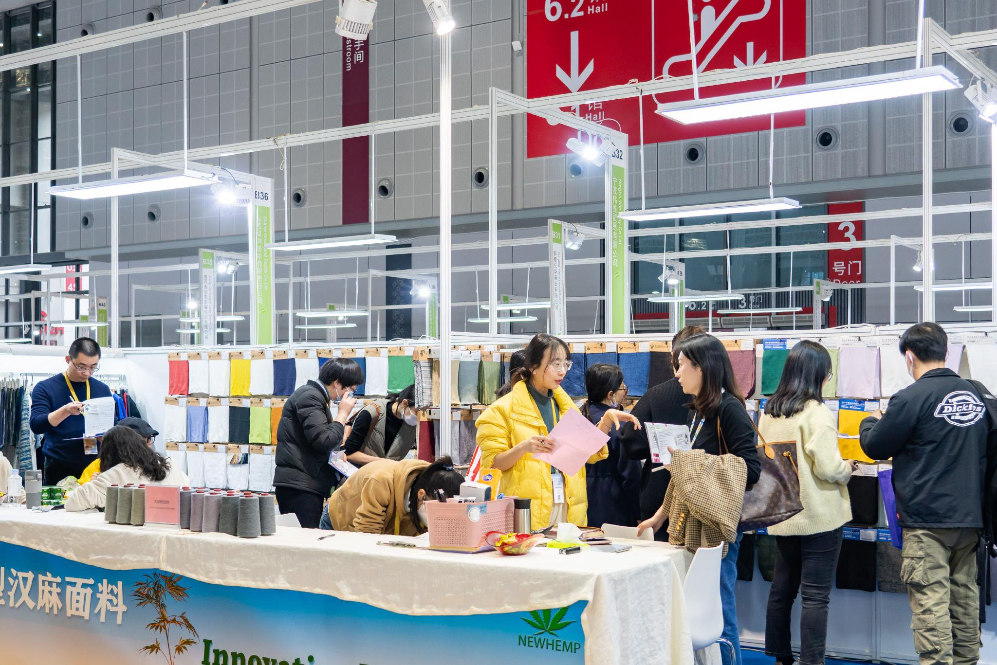 油价上涨，冲锋衣可能更贵