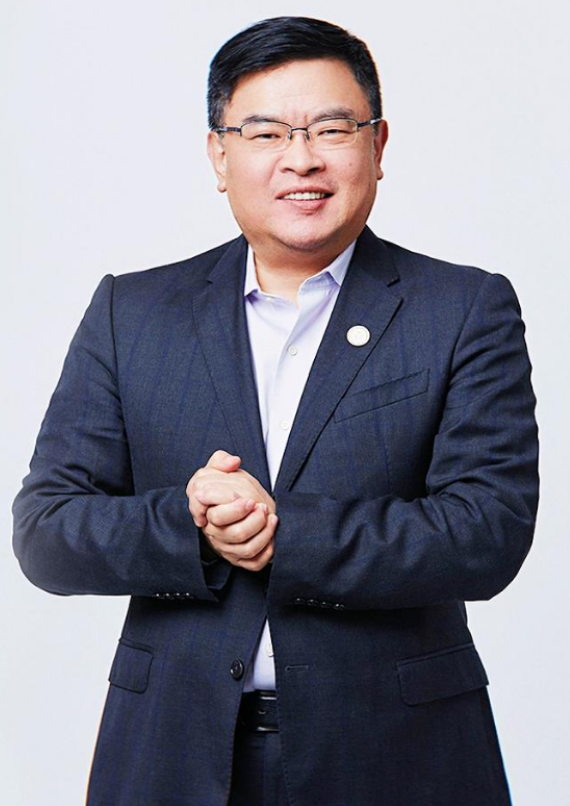 梅向荣自首,其妹梅亚萍“代理人”现身接待点,传达两套偿付方案!实探上海办公地:大批员工也深陷投资泥潭