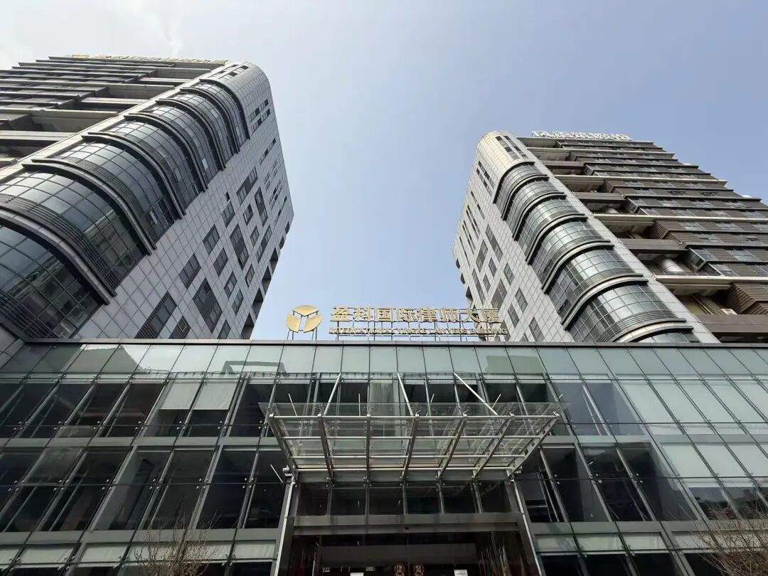 梅向荣自首,其妹梅亚萍“代理人”现身接待点,传达两套偿付方案!实探上海办公地:大批员工也深陷投资泥潭