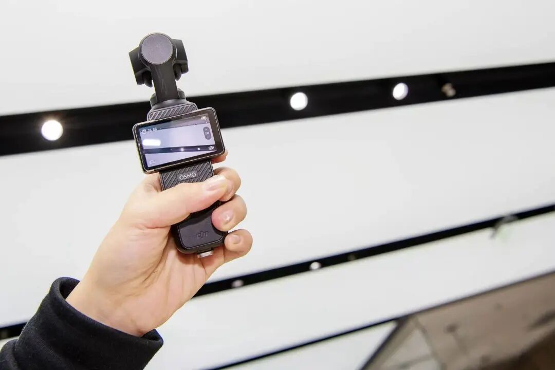 大疆起诉影石：专利权属纠纷立案，多名前研发人员被指涉入