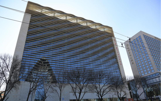 青农商行被“催缴”500万物业费，涉事标的为泺源大街“波浪楼”