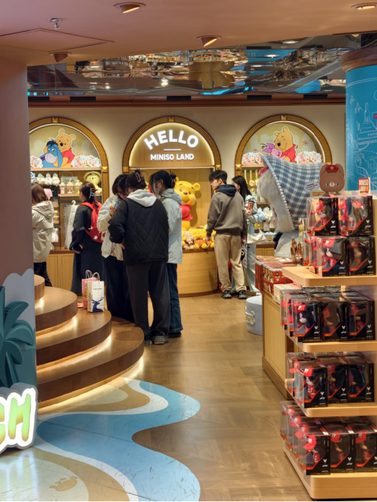 “没有辨识度！” 阿里潮玩首店遇冷顾客寥寥，新IP“撞脸”LABUBU？