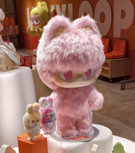 “没有辨识度！” 阿里潮玩首店遇冷顾客寥寥，新IP“撞脸”LABUBU？