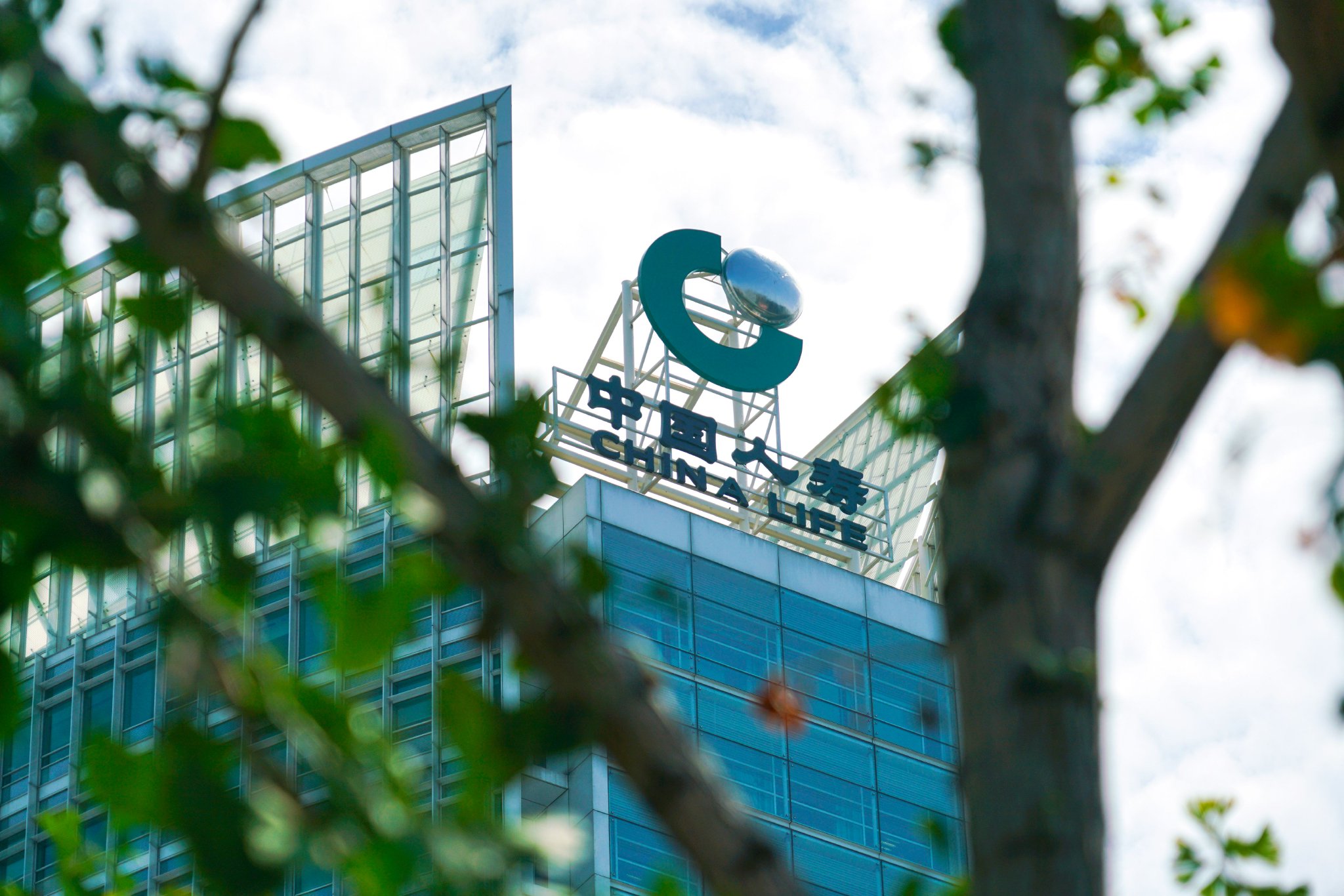 中国人寿2025年利润大增44%,总裁利明光回应四季度亏损