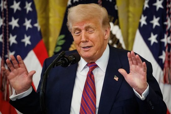 史无前例!美元改版:纸币上将印上特朗普签名,美财长:彰显总统取得的“历史性成就”,十分合适!