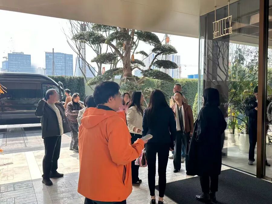 上海售楼处意外一幕!不少人从迪拜赶来“打新”,看的都是5000万起步的房子:受国际局势影响想回国置业生活