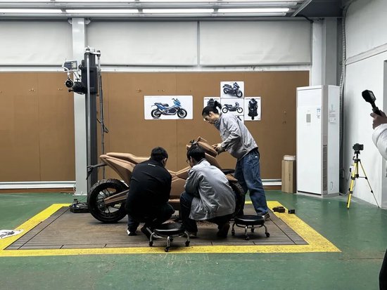 被称“摩托车圈雷军”,冠军张雪的飞驰人生