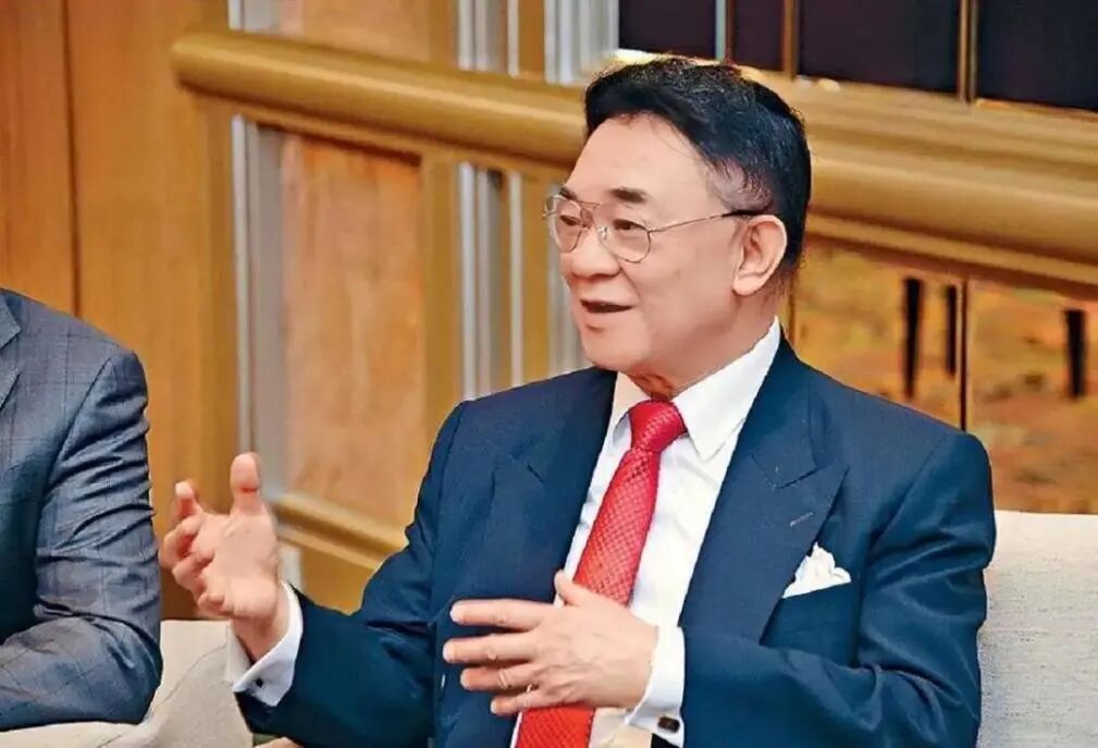 千亿豪门越斗越富?兄弟反目、母子对簿公堂,却干出10家上市公司!